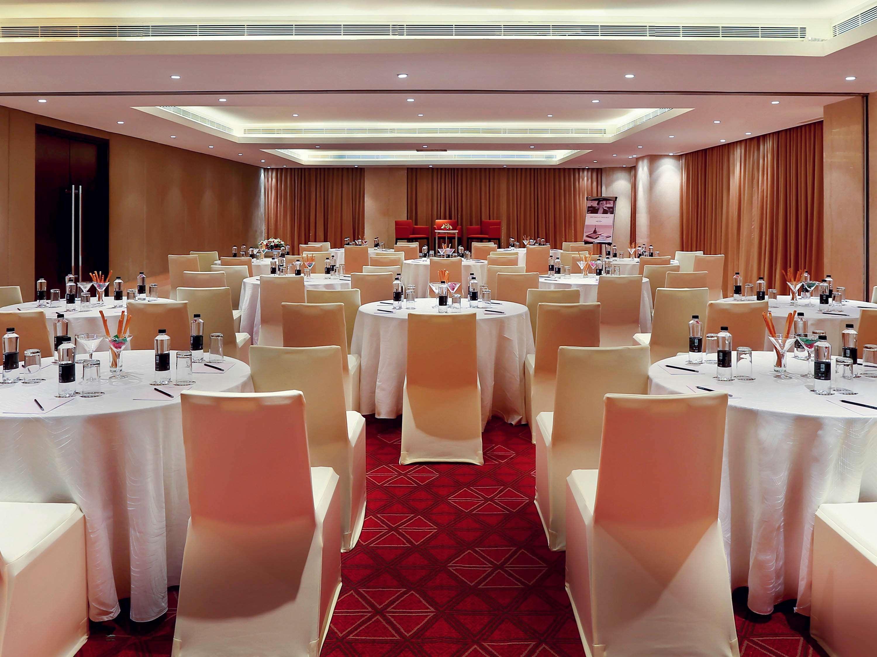 Mercure Hyderabad Kcp Banjara Hills, An Accor Hotel Exterior foto Meeting room