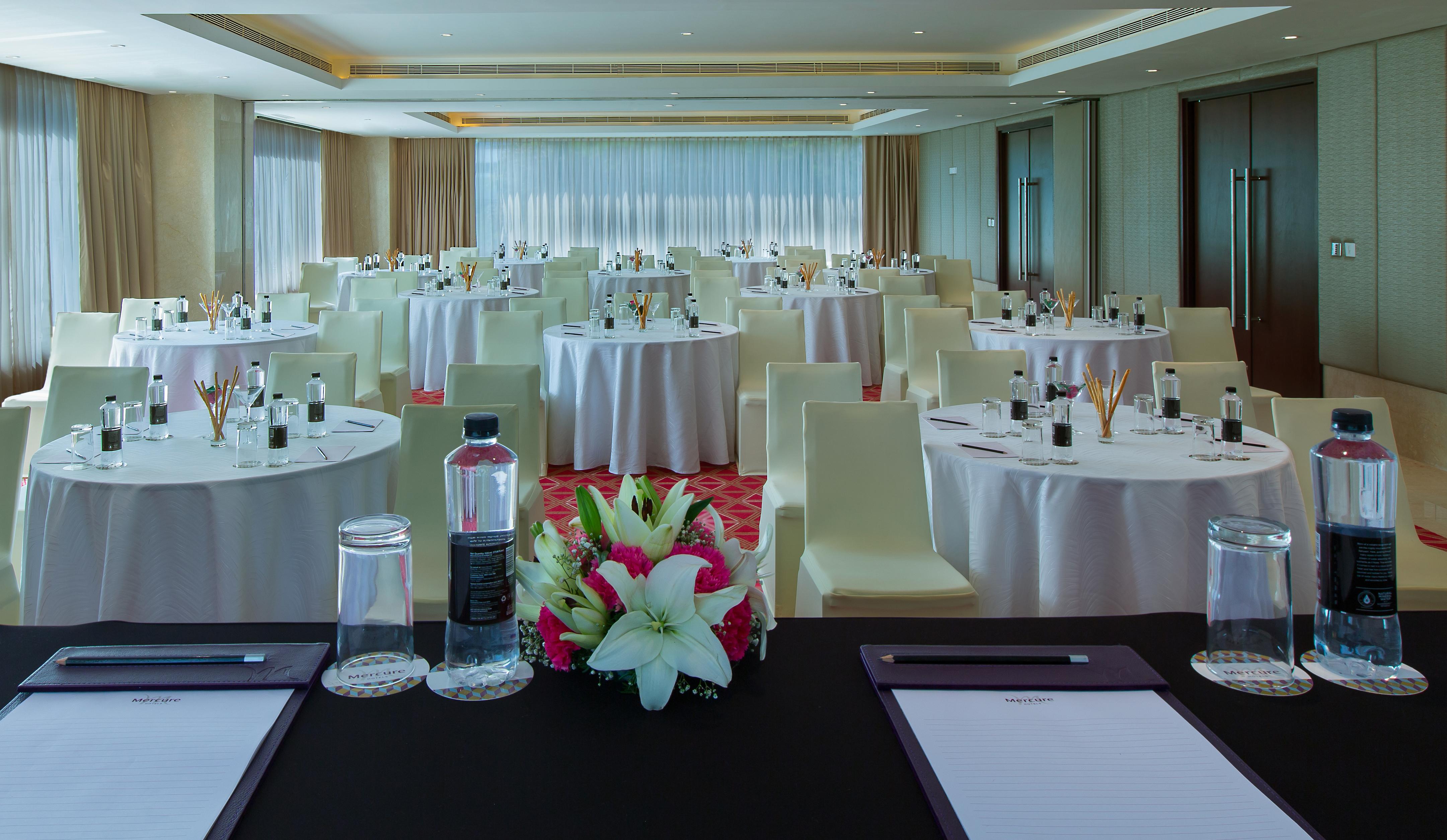 Mercure Hyderabad Kcp Banjara Hills, An Accor Hotel Exterior foto Meeting room