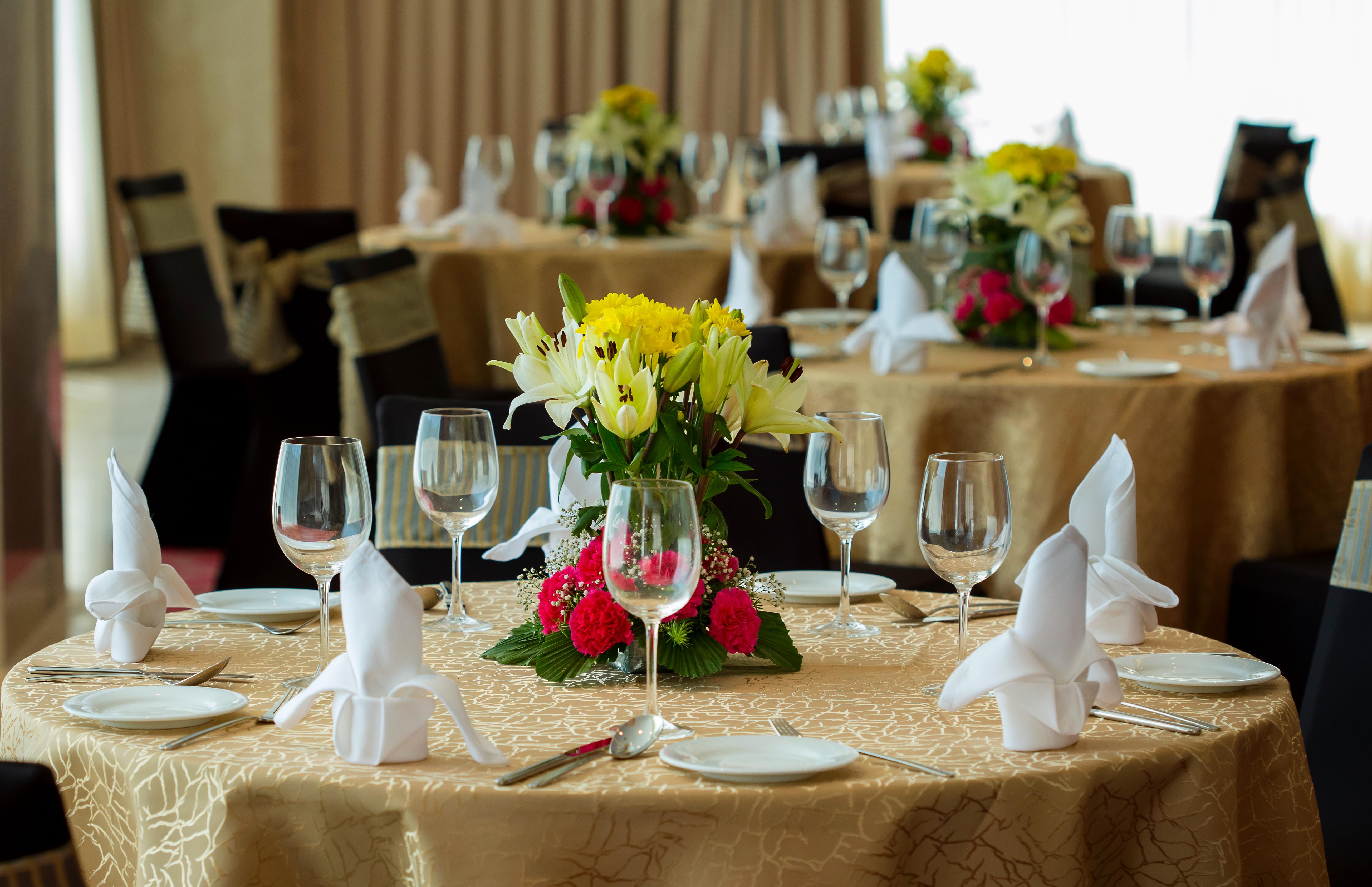 Mercure Hyderabad Kcp Banjara Hills, An Accor Hotel Exterior foto A table set for a formal dinner