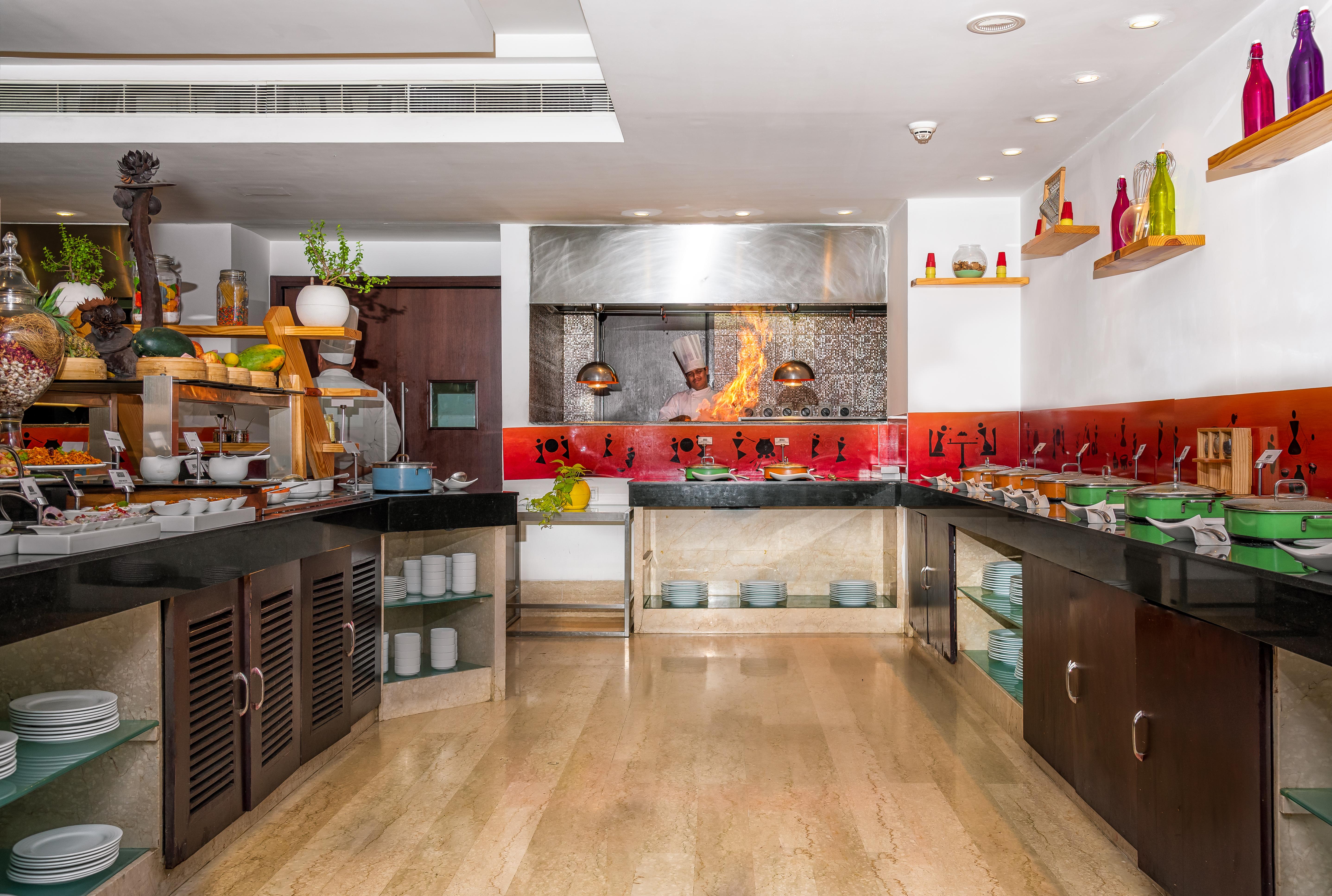 Mercure Hyderabad Kcp Banjara Hills, An Accor Hotel Exterior foto A commercial kitchen